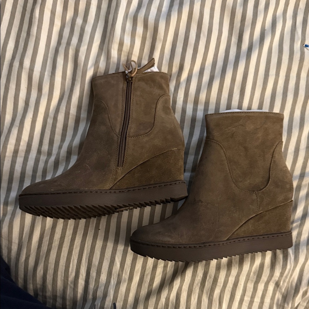 Sofft Taupe Wedge Ankle Boots